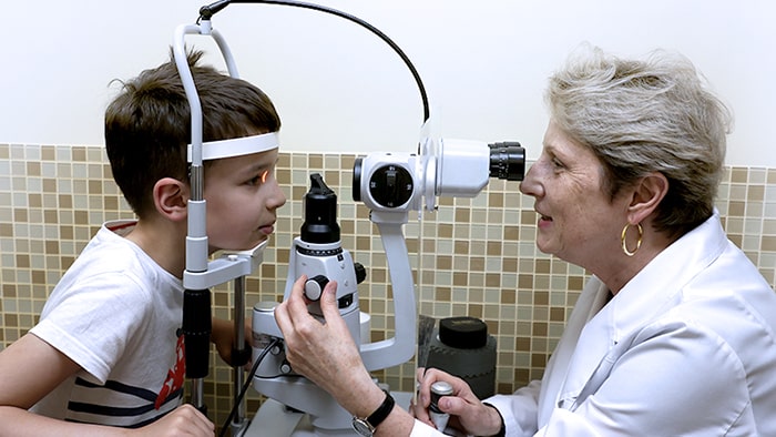 Детский офтальмолог Подготовка перед посещением глазного кабинета очень важна, потому что обследование процесс не быстрый.